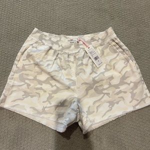 Women’s Vineyard Vines Shorts, M
